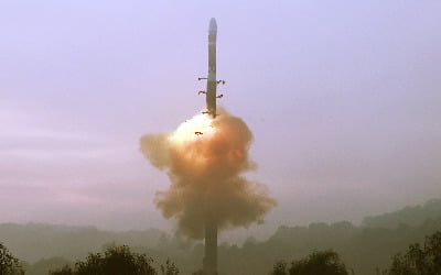 [속보] 정부, 北 11명·기관 4곳 독자제재…ICBM 발사 대응