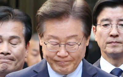 카지노 가입머니 '징역형 집유' 선고…민주당 의원들 '분노'·'탄식'·'눈물'