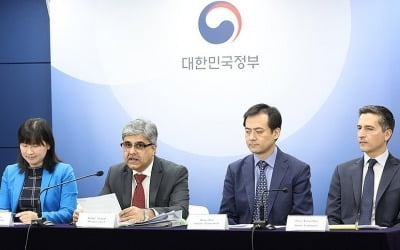 IMF, 내년 韓경제 성장전망 2.2→2.0%…"하방리스크 크다"