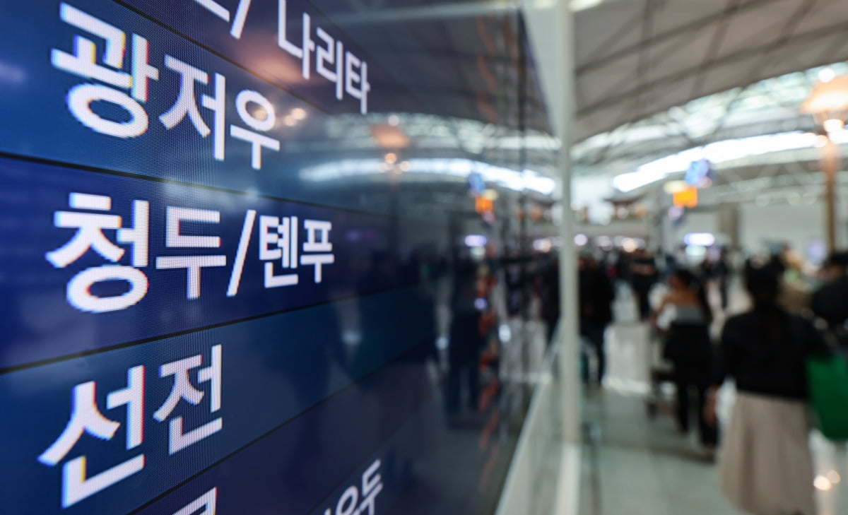 인천국제공항 1터미널 출국장 전광판에 중국행 항공편 정보가 송출되고 있다.  /사진=뉴스1