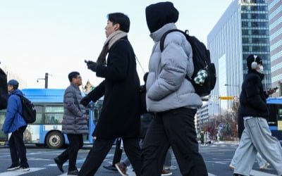 출근길 괜찮을까…꽝꽝 얼어붙는 아침, 찬바람도 '쌩쌩'