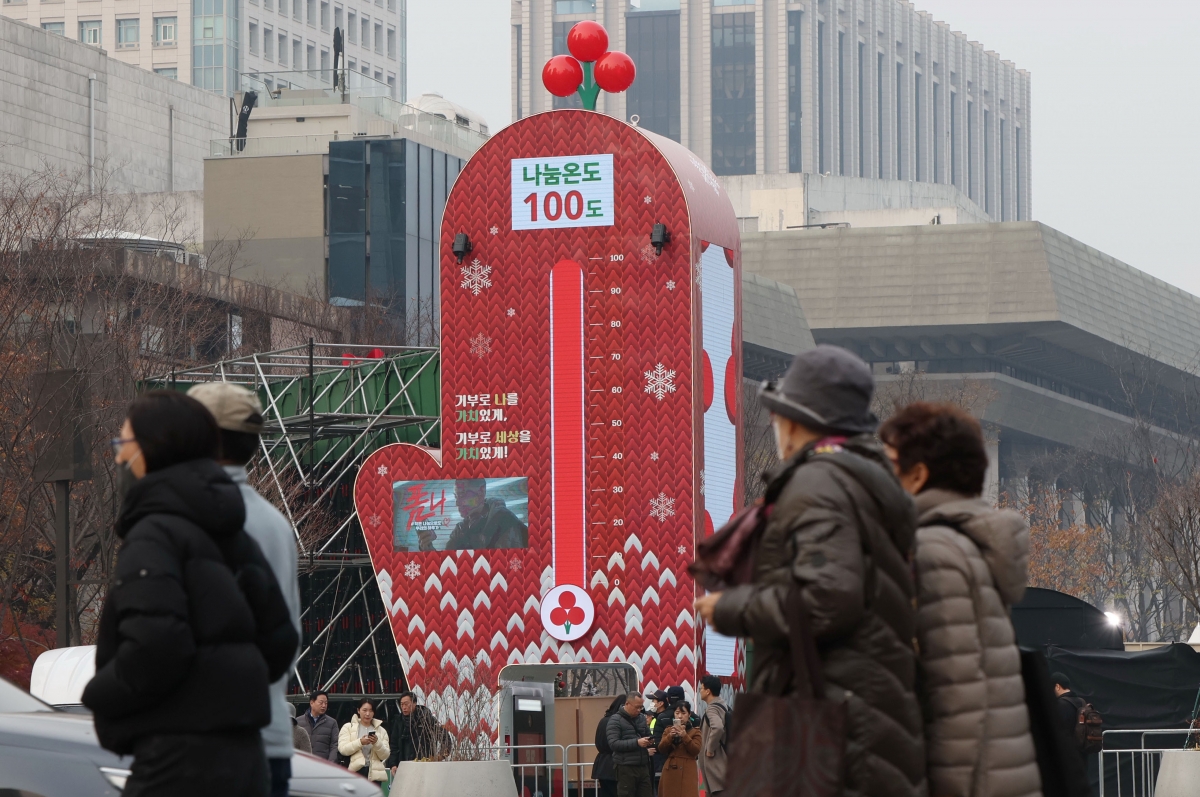 [포토] '사랑의 온도탑' 첫날…삼성 500억·우리금융 150억 기부