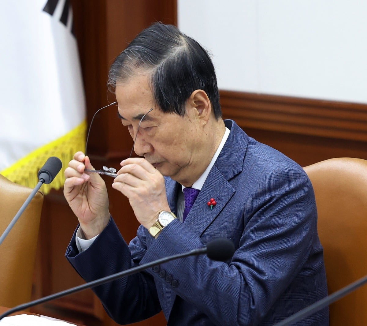 조용한 관리 나선 ‘2인자’ 한덕수 총리…부처 통솔해 국정 안정에 집중