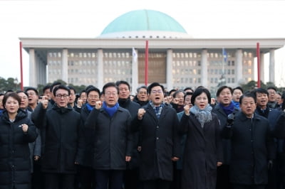 [속보] 민주당 "尹, 유일한 해법은 즉각적인 사퇴"