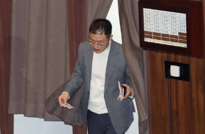 [속보]與 김상욱 "당론 따라 탄핵안에는 반대..대통령은 자격 없어"