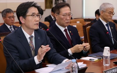 [포토] 오동운 공수처장, 윤 대통령 출국금지 신청 지시