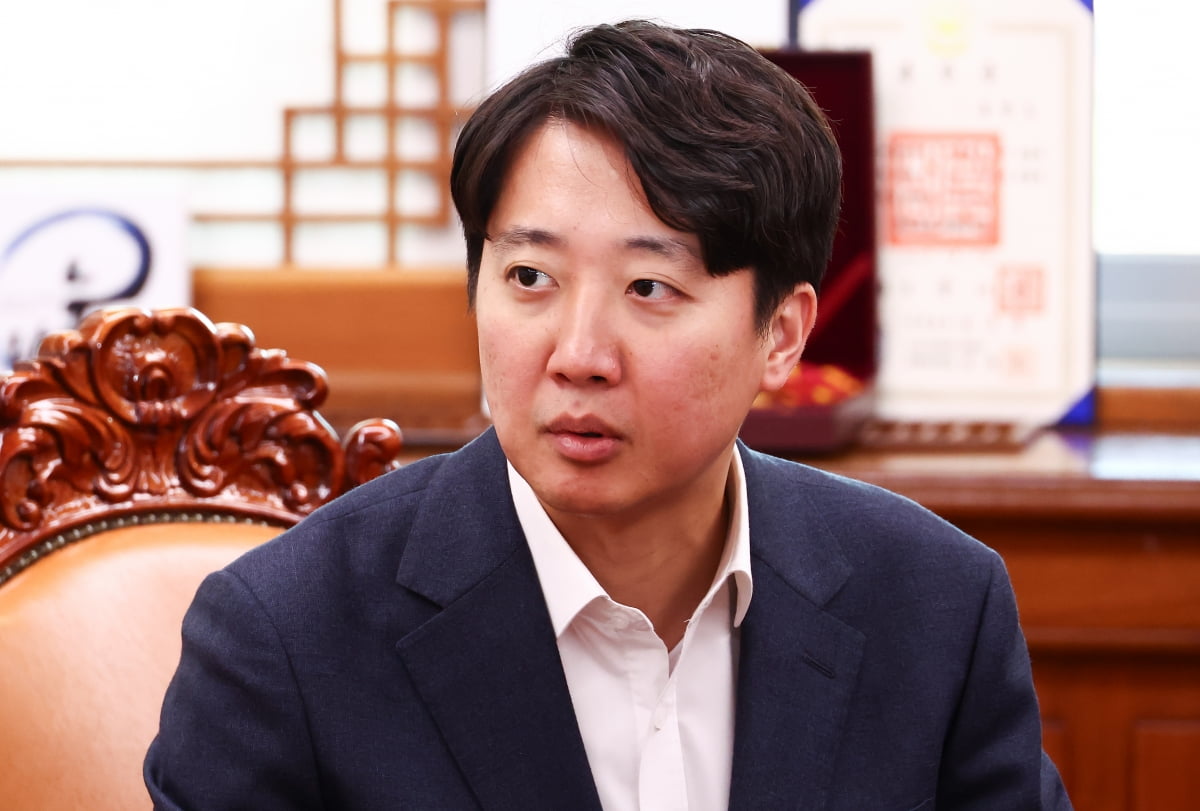 이준석 멍청한 쿠데타에 경제 무너져 즉시 하야해야