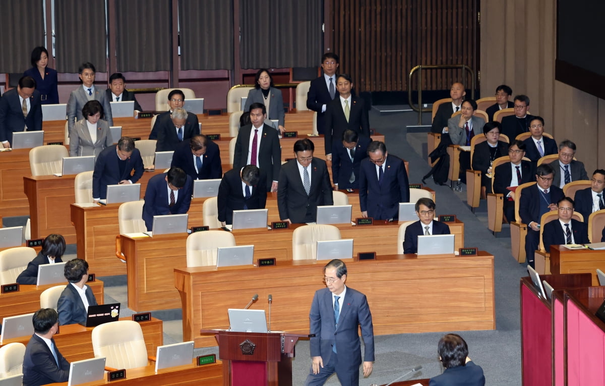 [포토] '계엄 사태' 사과하는 슬롯사이트 꽁머니들…김문수는 요지부동