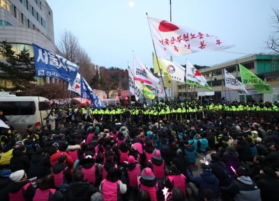 "퇴근 어떻게 하란 거냐"…집 가던 직장인, 시위에 분노