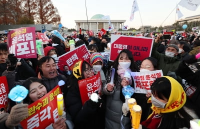 尹 대통령 '계엄 사태 이후 11일'… 찬성 204명 '탄핵소추안 가결' [1분뉴스]