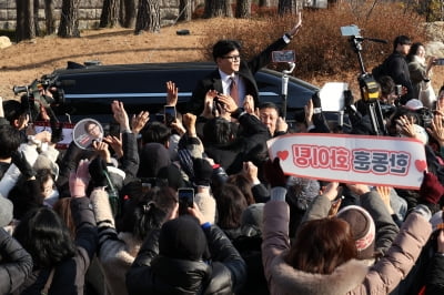 '사퇴' 한동훈 "저를 지키려 마세요. 제가 여러분 지킬게요"