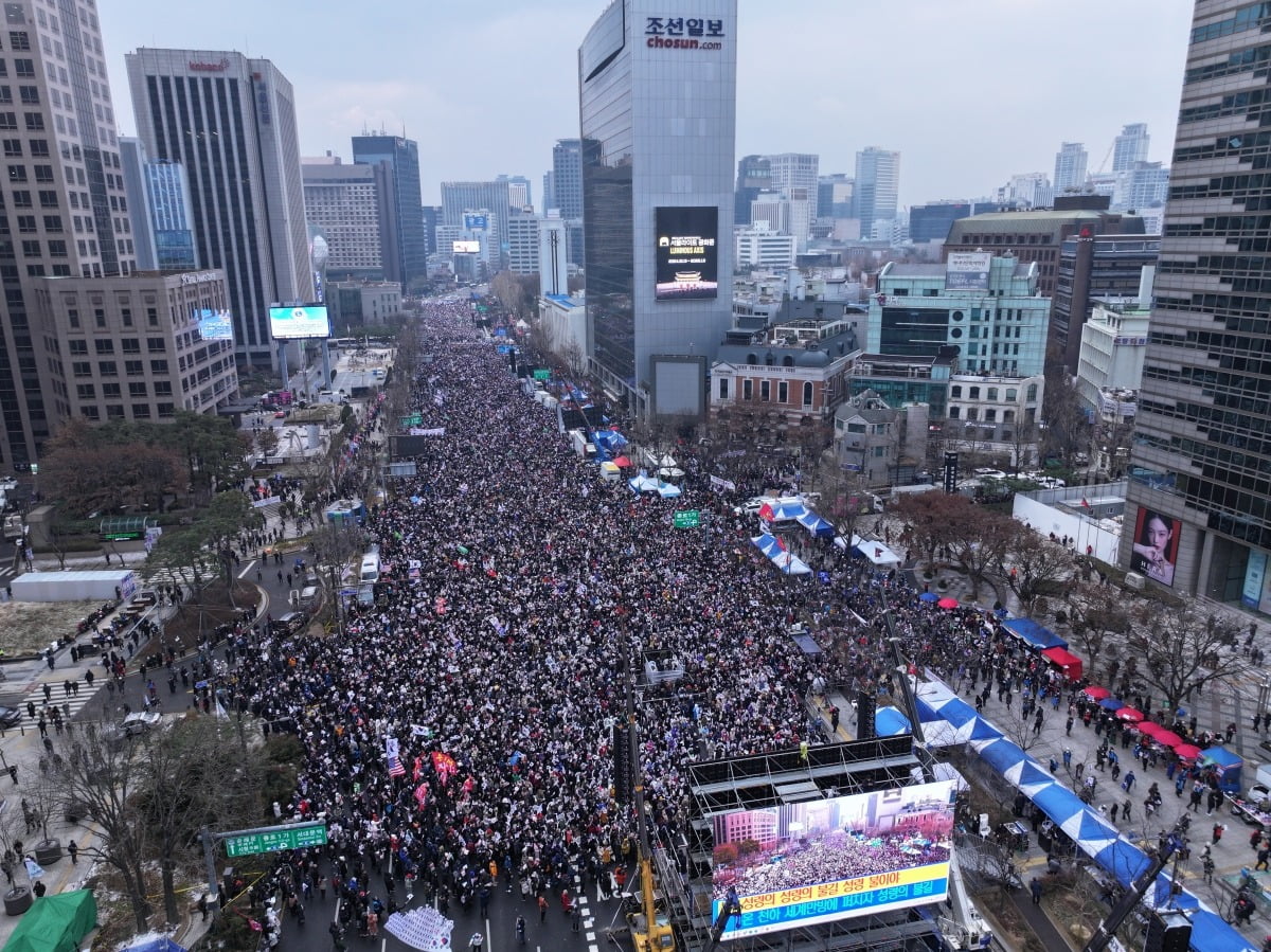 "뉴스 말고 유튜브 봐라"…언론에 배신당했다는 태극기집회