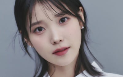 아이유, 기부 또 기부…연말 맞아 5억 쾌척