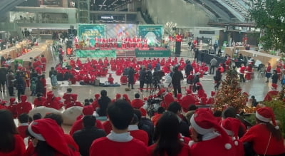 인천에 모인 산타클로스 1000명...전국 4000가구 선물보따리