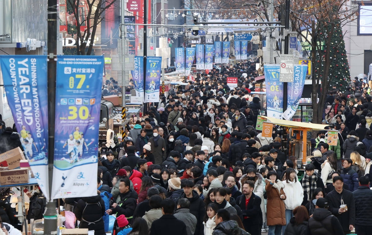 크리스마스날 명동 분위기