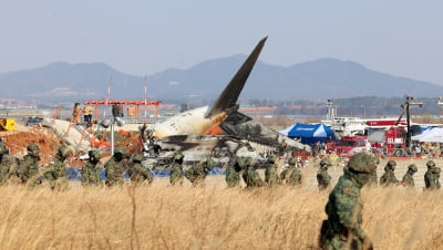 [포토] 추락지역 수색하는 군 장병