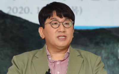 방시혁 측근들, PEF 세워 하이브 투자…운용 성과로 2000억 벌어