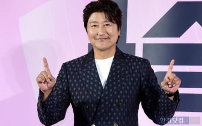 "송강호 쌍커풀 수술했나봐"…달라진 얼굴 알고보니 '깜짝'  [건강!톡]