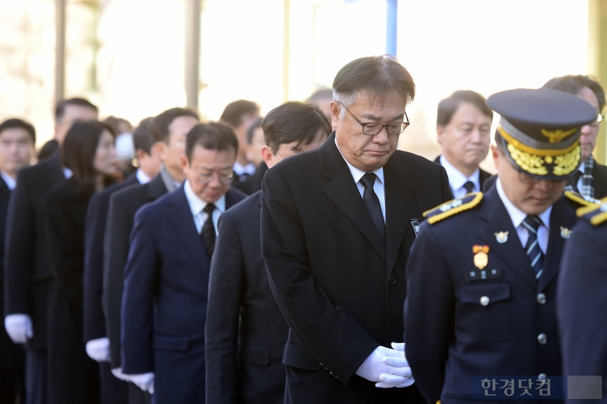 [포토] 합동분향소 찾은 정진석 비서실장