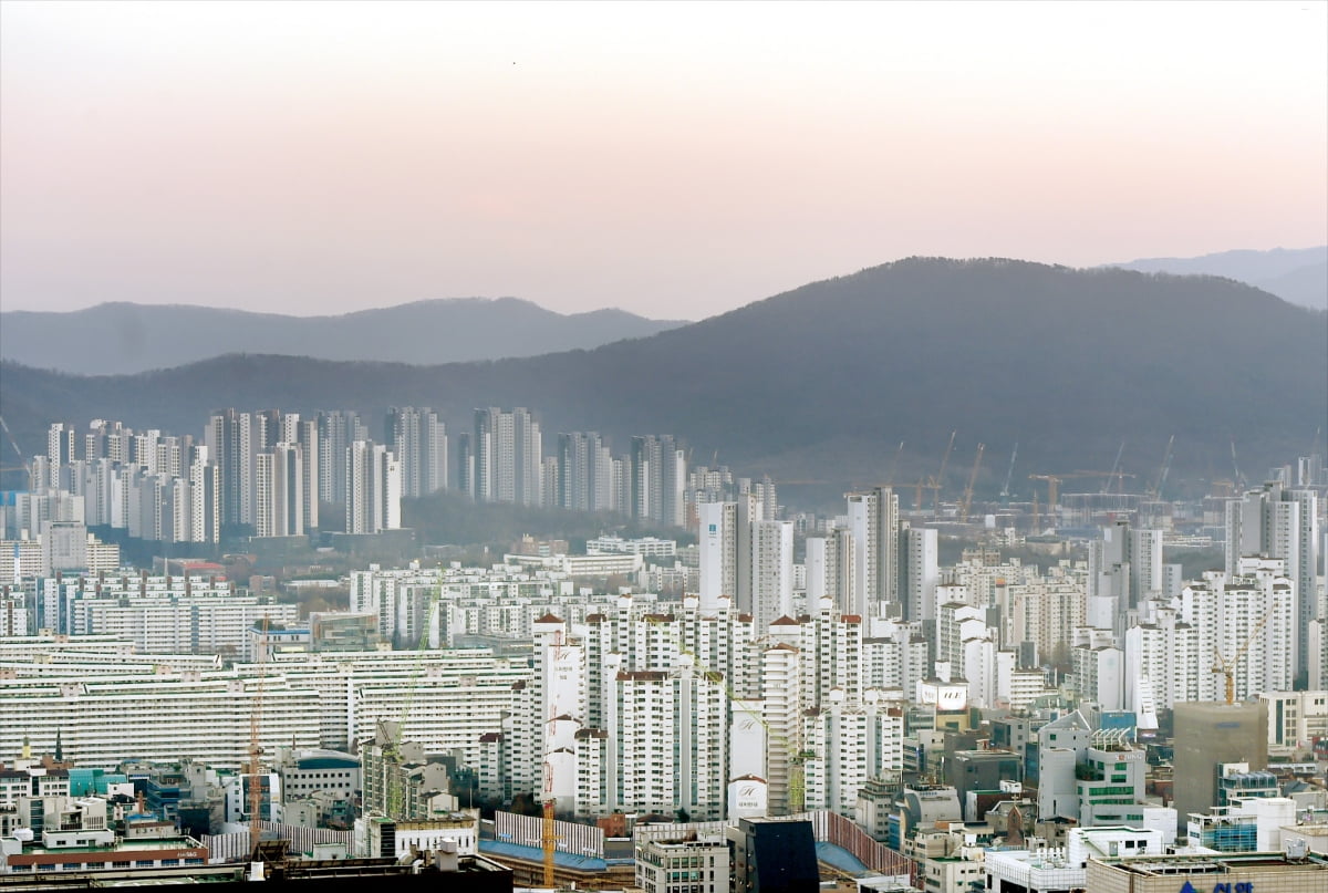 금리 인하, 대출 규제, 탄핵 정국…연말 부동시장 영향은