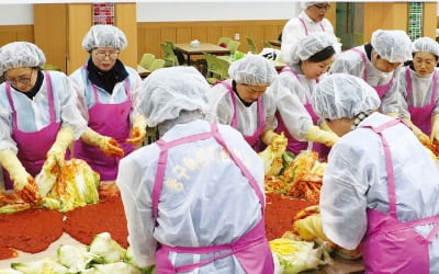 대구신세계, "입사 뒤 시작한 봉사가 최고의 취미죠"…1년 내내 플로깅·집수리·헌혈 릴레이