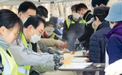 엑스코, 농수산물 판매·중기 판로개척·미혼모 돕기…전시컨벤션센터 활용해 창의적 사회공헌