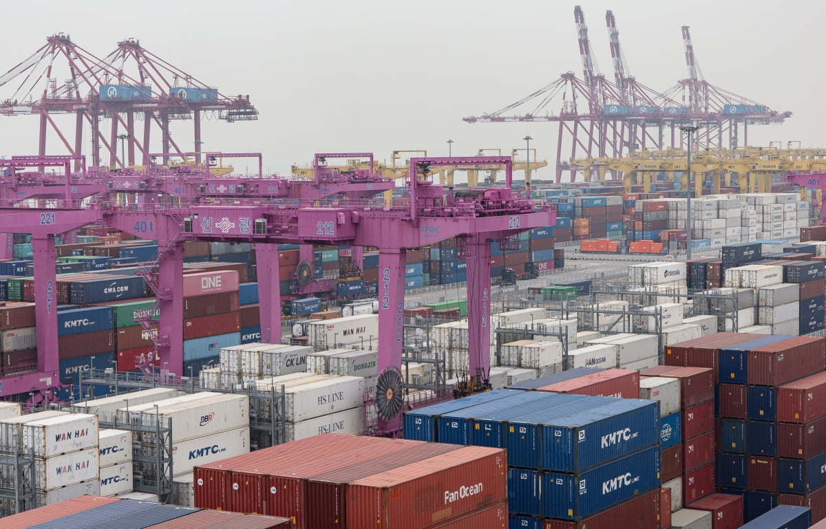 [속보] 11월 수출 1.4% 증가…14개월 연속 상승