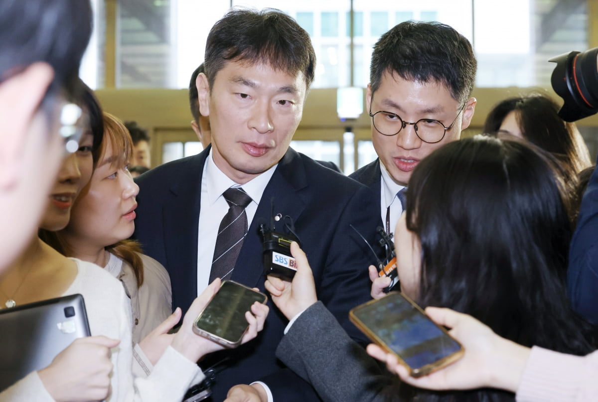 이복현 금융감독원장이 11월 28일 오전 서울 중구 은행연합회에서 열린 은행지주 이사회 의장 간담회에 참석하고 있는 모습. 사진=한국경제신문 이솔 기자