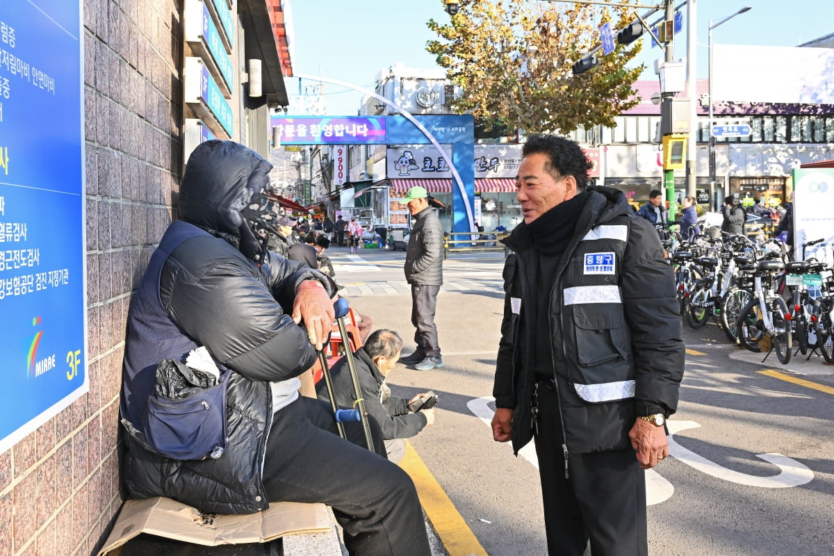 “살려달라 찾아 온 노숙인들 수백명···먹고살 길 찾아주는 게 제 일이죠” [강홍민의 굿잡]