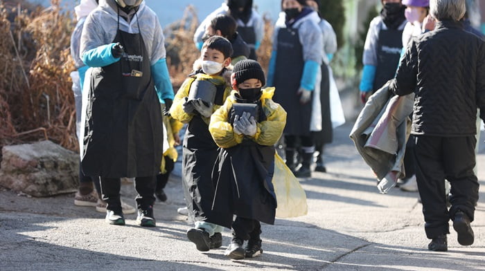 함께하는 사랑밭, ‘2024 사랑의 연탄나눔’ 봉사활동 성료