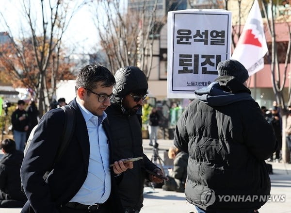 연말특수 물건너가나…관광·유통업계 '덜덜'