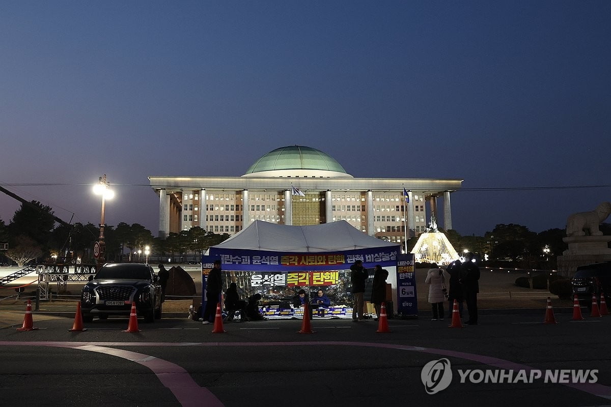 "파킹형으로 피신"…탄핵 정국에 갈 곳 없다