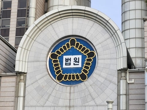 의료기기 업자에 대리수술 지시...집유로 감형