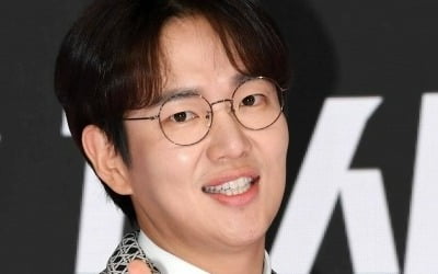 [종합] '41세' 장성규, 침대에 대변 실수했다…"아내가 물티슈로 닦아줘" ('미우새')