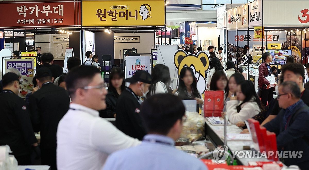 프랜차이즈 가맹점 30만 첫 돌파…종사자 100만 넘어