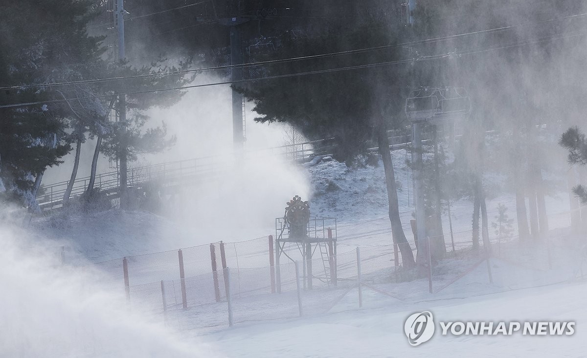 전국 구름 많고 곳곳 눈·비…낮 최고 2∼12도