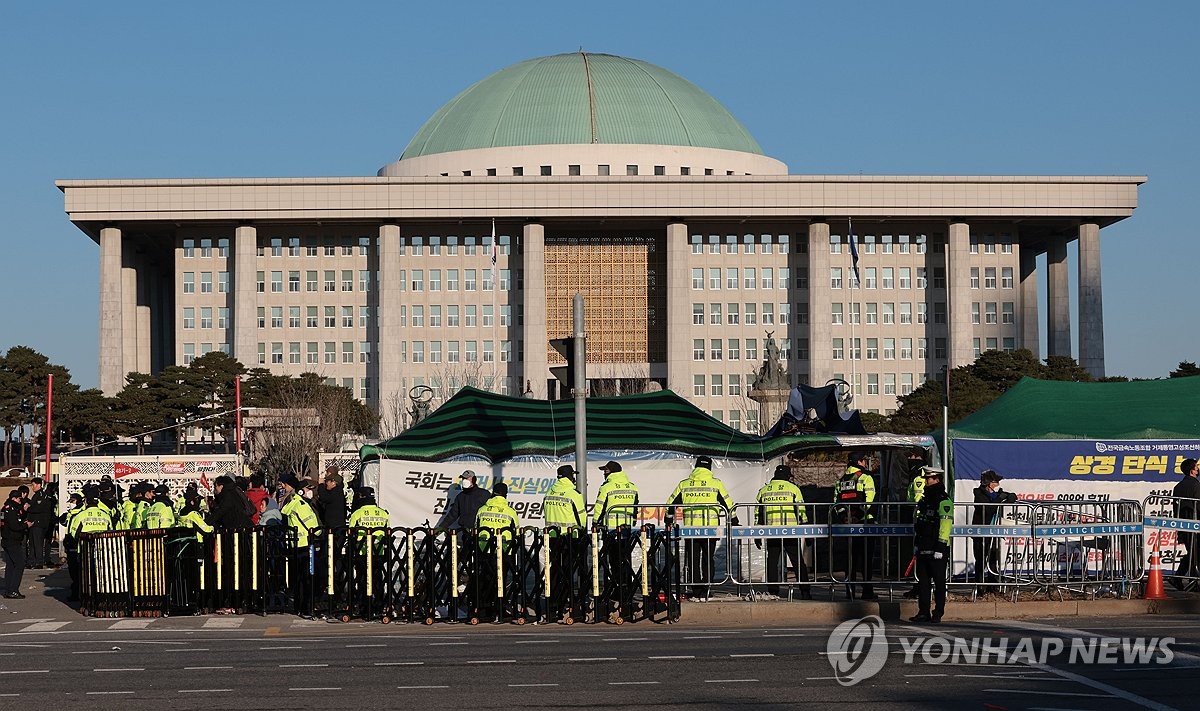 '비상계엄 후폭풍' 한국 경제 덮치나…대외신인도 타격 우려