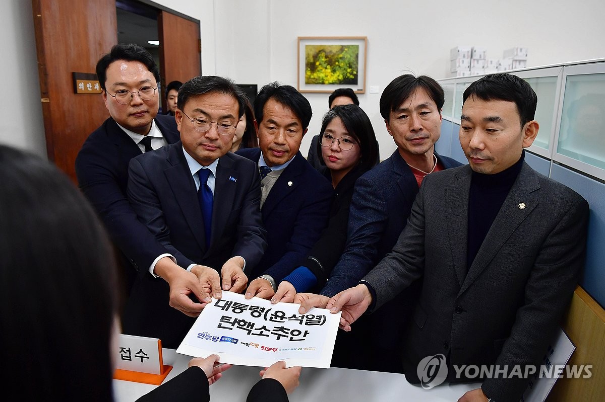 尹대통령 탄핵소추안 국회 본회의 보고…이르면 내일 표결