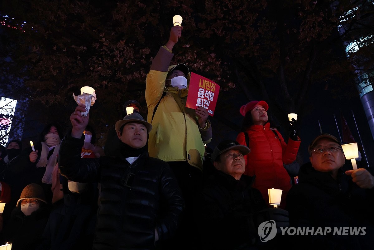 "민주주의 수호·윤석열 퇴진"…전국 광장 곳곳서 촛불집회