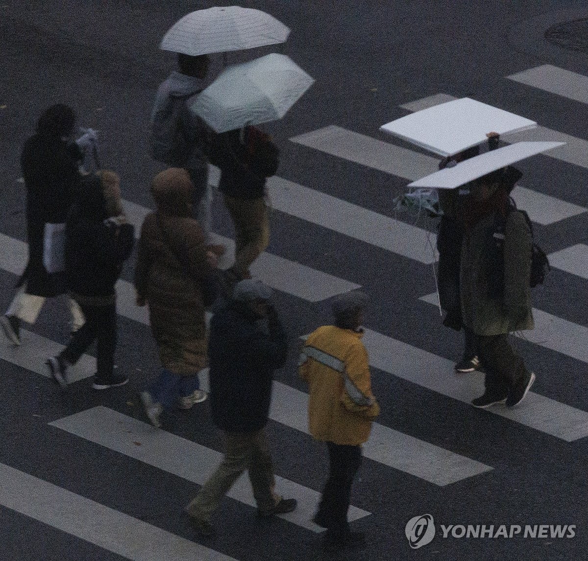 '대설' 전국 곳곳 눈·비…낮 최고기온 2∼11도