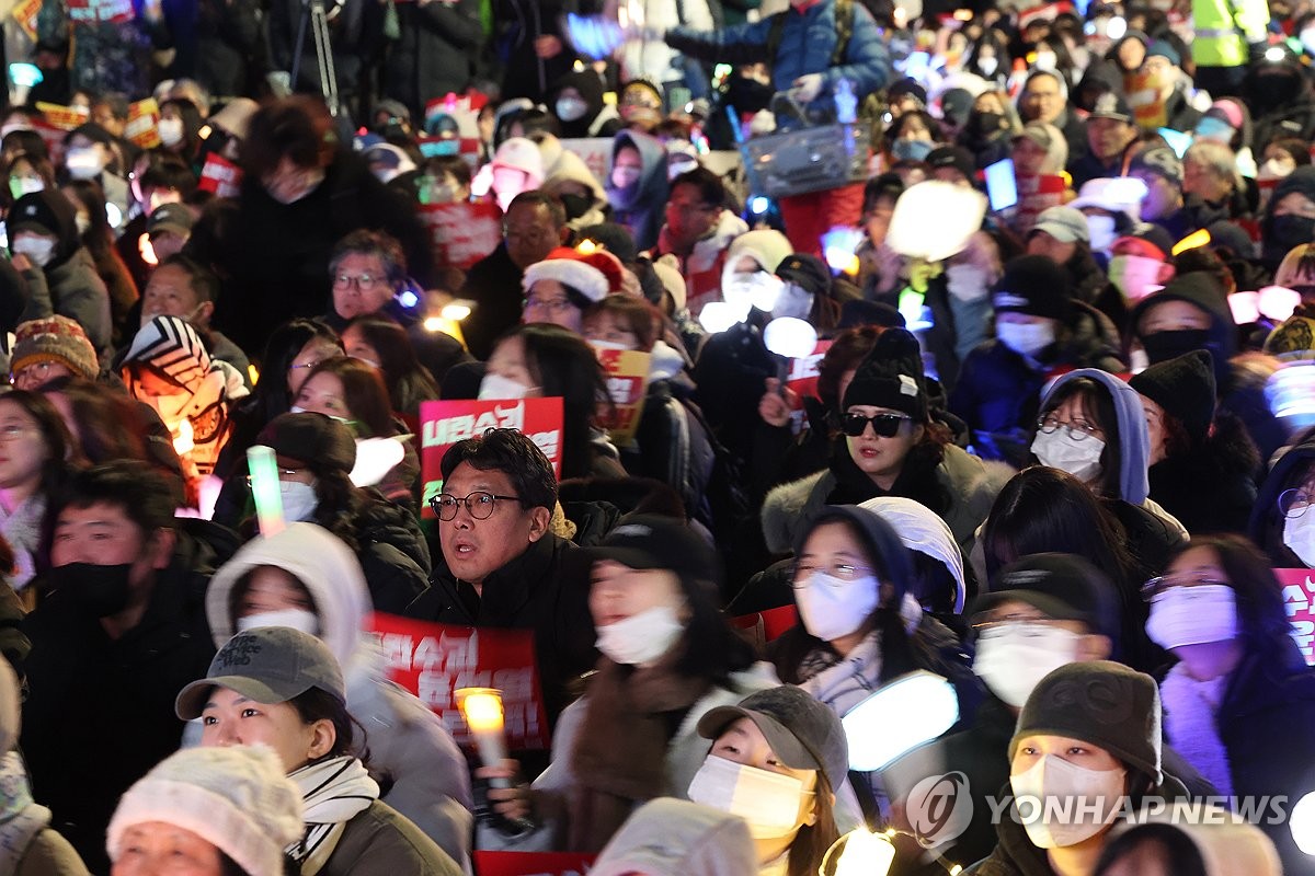 尹 체포·구속시 '옥중결재'?…법조계 '궐위·사고' 해석 분분