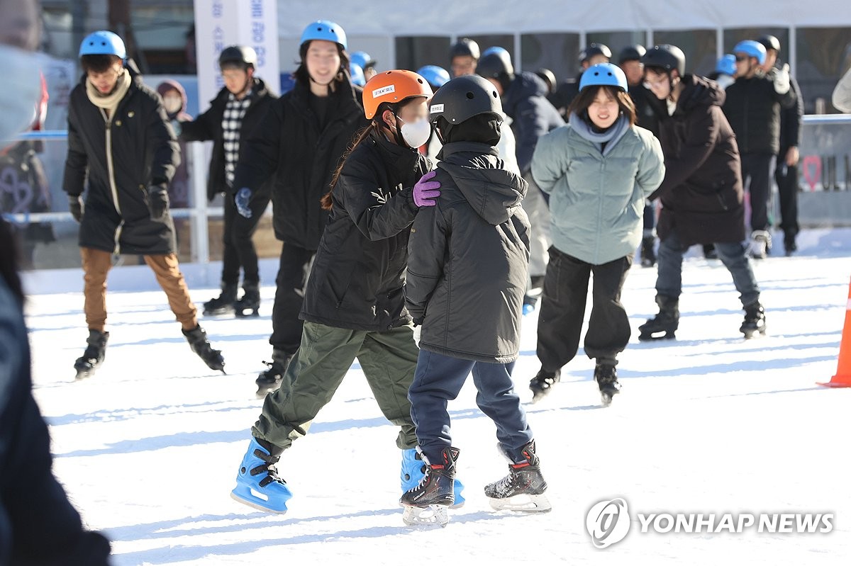 '한파 계속' 바람불어 체감온도 '뚝'…아침 중부 -5도 내외