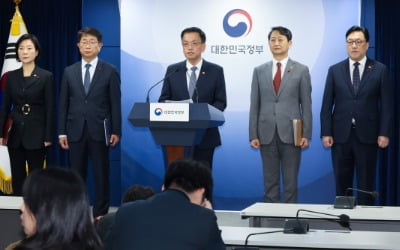 "내각 총사퇴하나" 질문에…카지노 차무식 관계 장관들, 대답 없이 퇴장