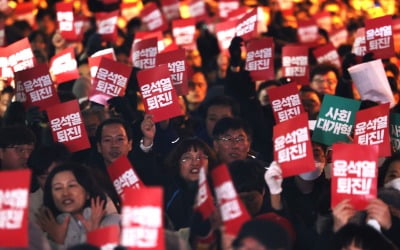 "尹 라바 카지노하라" 여의도 국회 앞 구름 인파…곧 야간 촛불집회