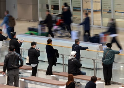 정부, 한국관광 매력도 높인다…中 단체관광객 무비자 시범시행 검토