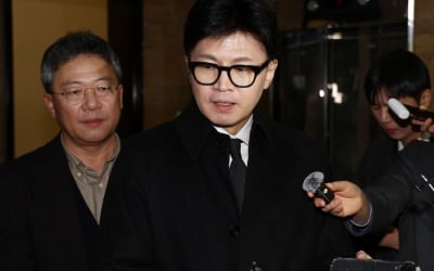 [속보] 한총리 만난 한동훈 "긴밀 소통하며 민생경제 챙기기로"