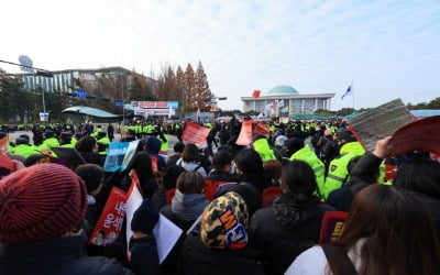 탄핵 사실상 무산 순간…촛불집회 카지노 게임;하야하라카지노 게임;·맞불집회 카지노 게임;환호카지노 게임;