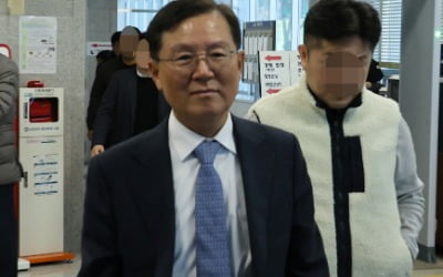 '尹 탄핵심판 대리인' 윤갑근·배보윤·배진한은 누구?