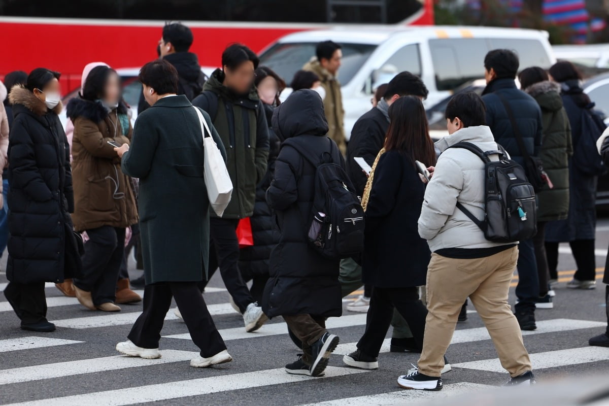 80년대생 월 506만원 벌어 219만원 쓴다…자산은 4.5억