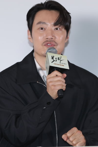 '보고타' 이희준 "현지 리듬 느끼려 살사 학원 다녔죠"